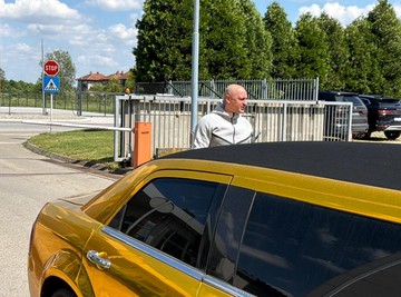 Srpski muzičar na snimanje stigao u limuzini - Nećete verovati koliko je iskeširao za jednu vožnju!