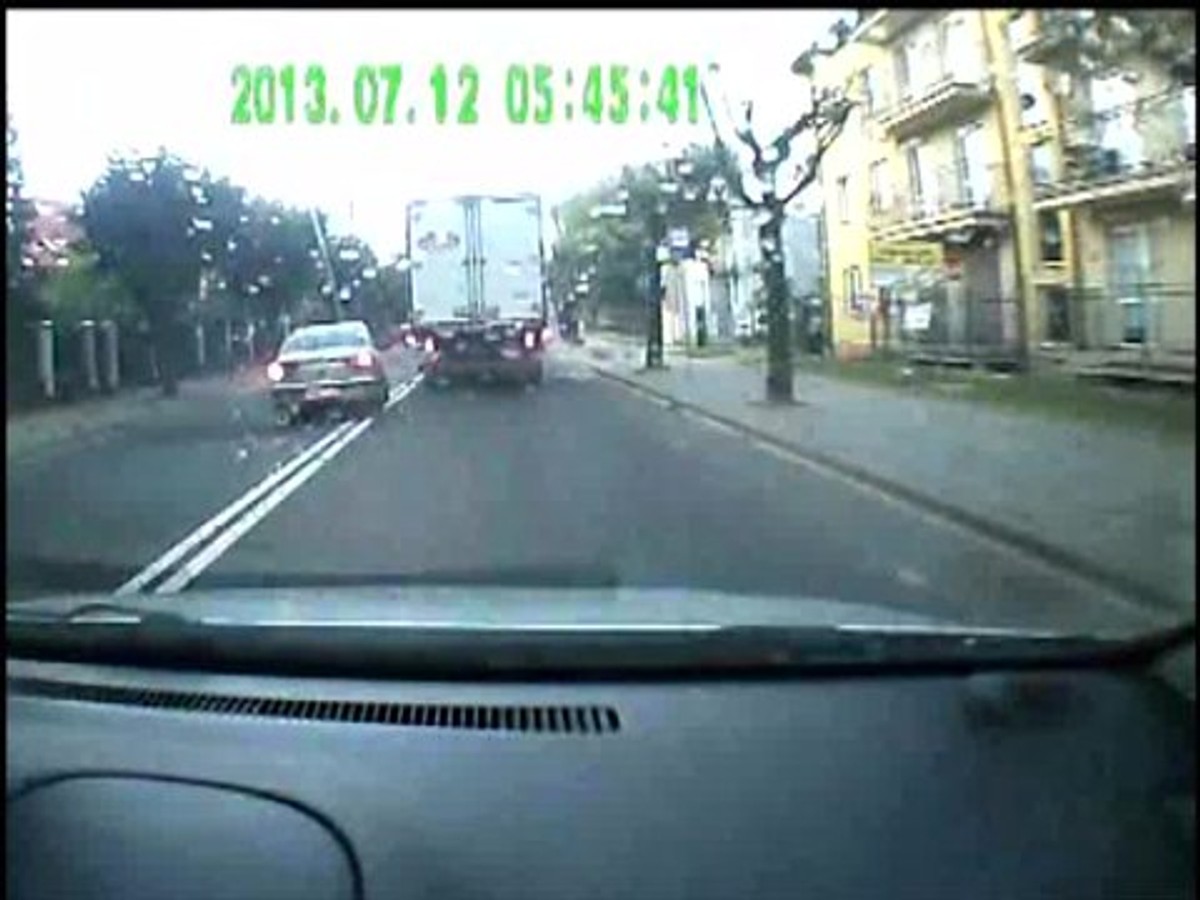 Internauta doniósł na pirata drogowego. Policja nie miała litości. Amatorskie wideo