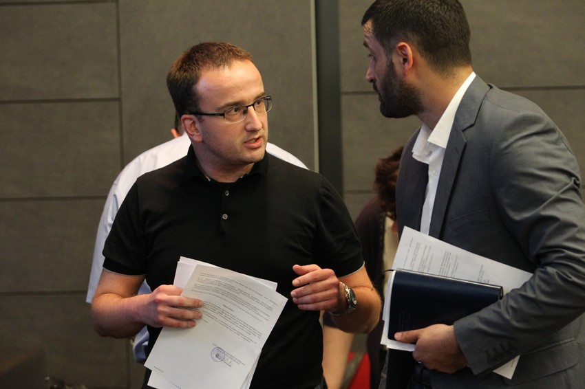 Predsednik skupštine opštine Vračar Mihailo Grupković (levo)