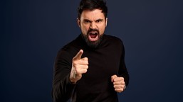 zdumiewające odkrycie naukowe. przeklinanie realnie zwiększa siłę