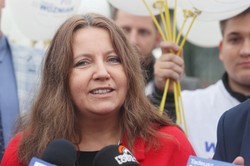 Lichocka: Należy ograniczyć wydawanie pieniędzy przez samorządy na reklamy