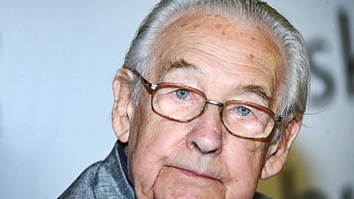 Andrzej Wajda w rozmowie z PAP w Wenecji wyraził nadzieję, że dzięki jego filmowi "Wałęsa. Człowiek z nadziei" wszędzie, gdzie będzie on pokazywany, przypomniana zostanie rola byłego prezydenta i znów będzie mówić się o Polsce.