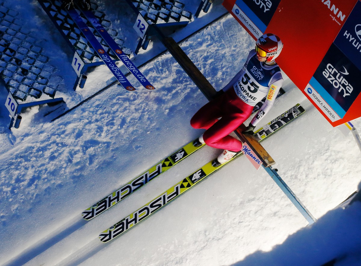 Kamil Stoch trzeci po pierwszej serii konkursu w Vikersund