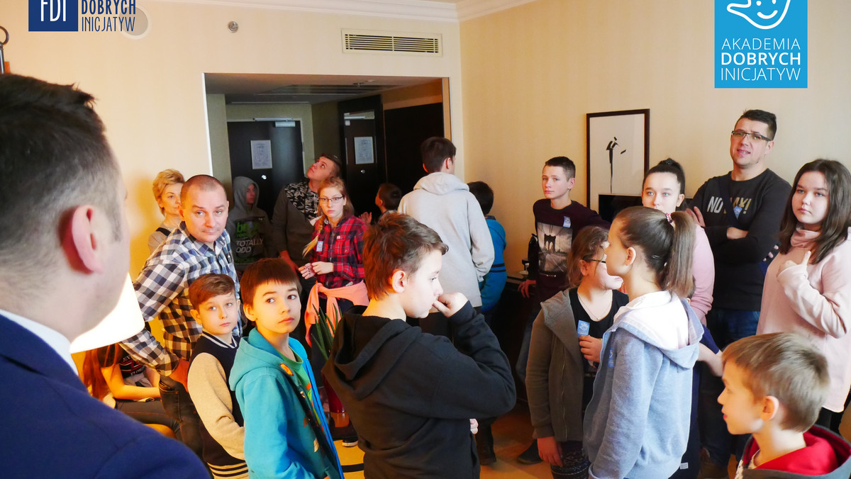 Kilkudziesięciu wychowanków z trzech placówek opiekuńczo-wychowawczych poznało kulisy pracy w Hotelu InterContinental Warsaw i Centrum Nauki Kopernik. Edukacyjna wycieczka odbyła się w czwartek 8 lutego 2018 roku w ramach projektu #EduPodróże.
