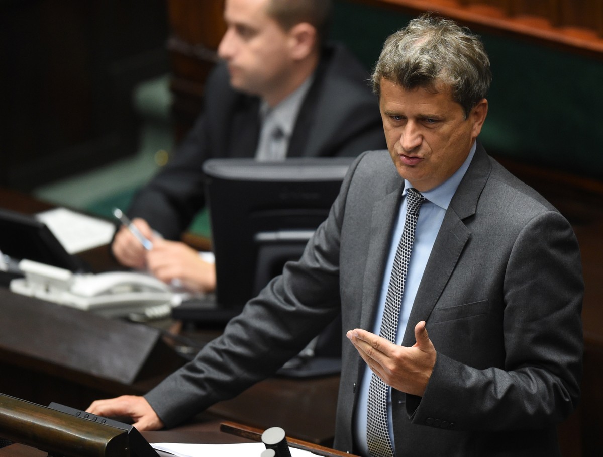 Janusz Palikot podczas debaty nad expose. Fot. PAP/Radek Pietruszka