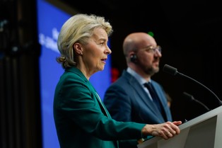 UE nie chce oglądać się na USA. Co działo się na unijnym szczycie?