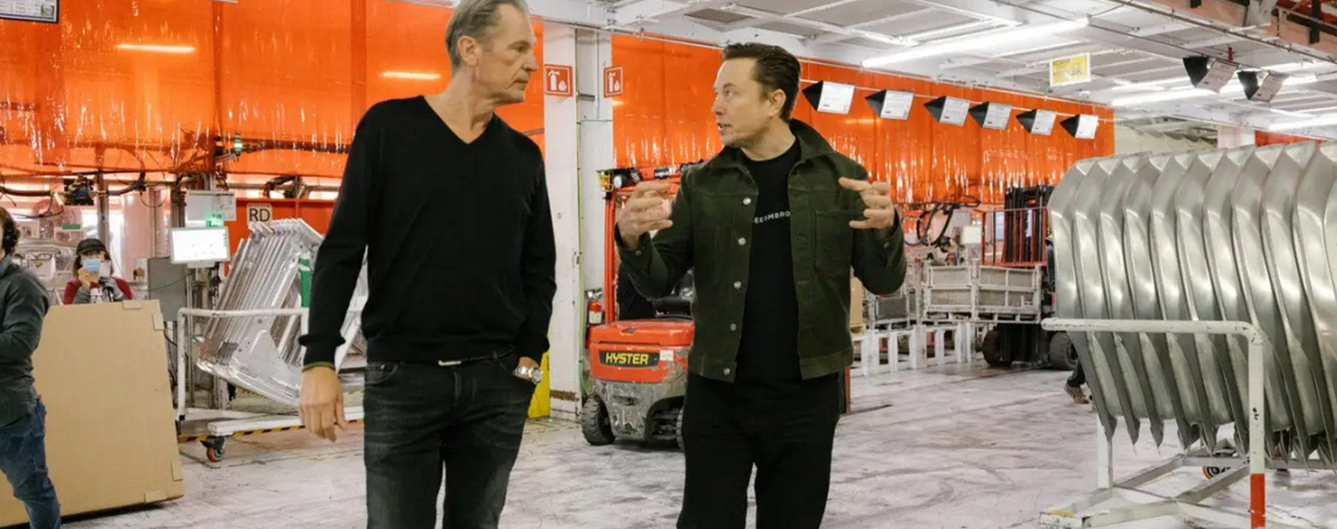 Mathias Döpfner rozmawia z Elonem Muskiem w fabryce Tesli w Fremont w Kalifornii.