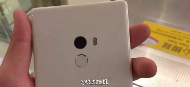 Xiaomi Mi Mix na zdjęciach w białym kolorze