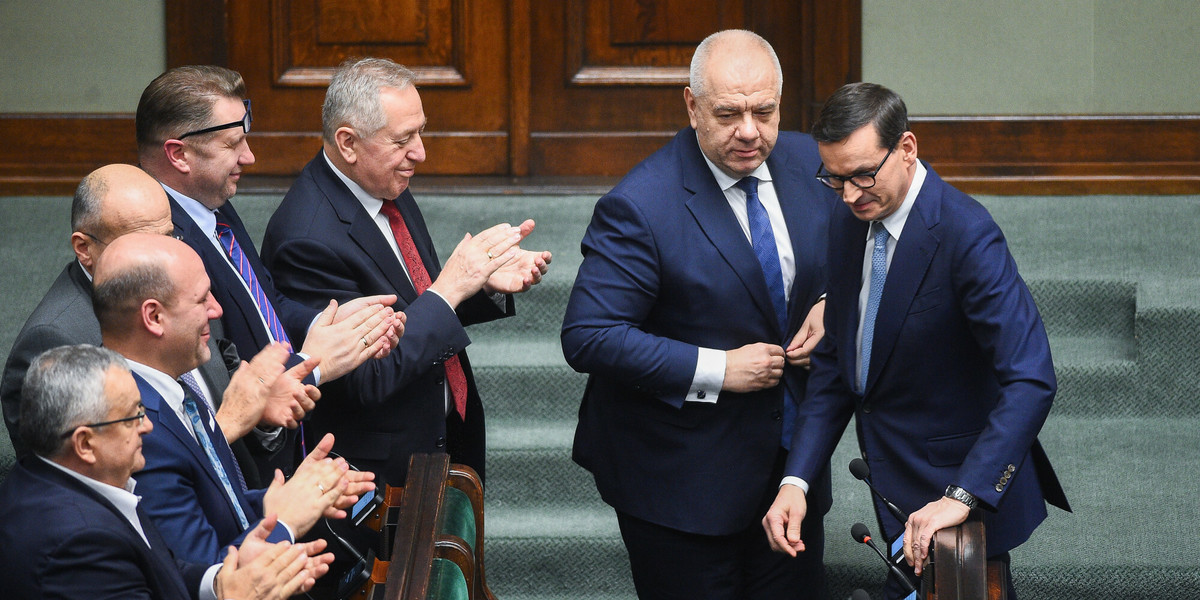 Zapowiedź pytania referendalnego premiera Mateusza Morawieckiego wywołała falę komentarzy polityków PiS.