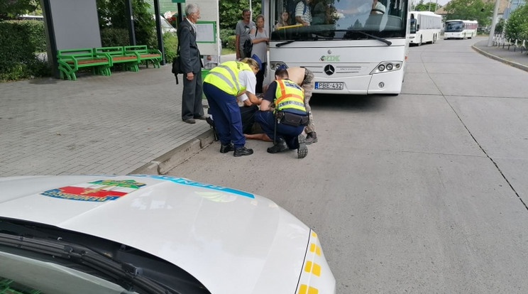 Életmentő szekszárdi rendőrök /Fotó:Police.hu