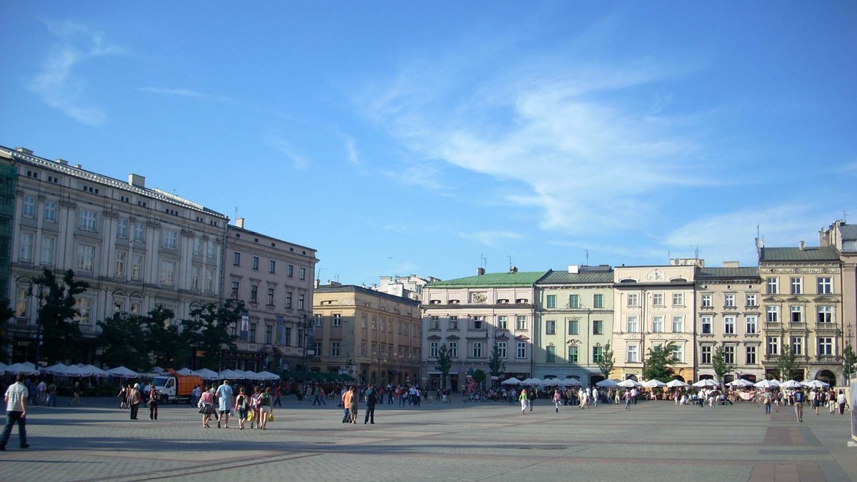 We wtorek zarząd województwa małopolskiego przyjął projekt uchwały ws. paliw, które będzie można stosować do ogrzewania w Krakowie. Z przyjętych ustaleń nie są zadowoleni przedstawiciele Krakowskiego Alarmu Smogowego. Krytyczny jest także Jacek Majchrowski. Czy Kraków będzie miał szansę na uwolnienie się od smogu? KAS ma nadzieję, że tak.