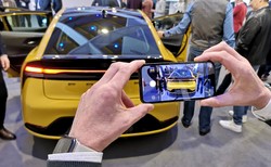 Nowa hybryda Toyoty to przełom! Stały elektrolit w drodze