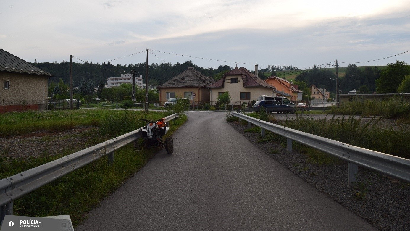Polícia hľadá svedkov nehody v Lietavskej Lúčke.