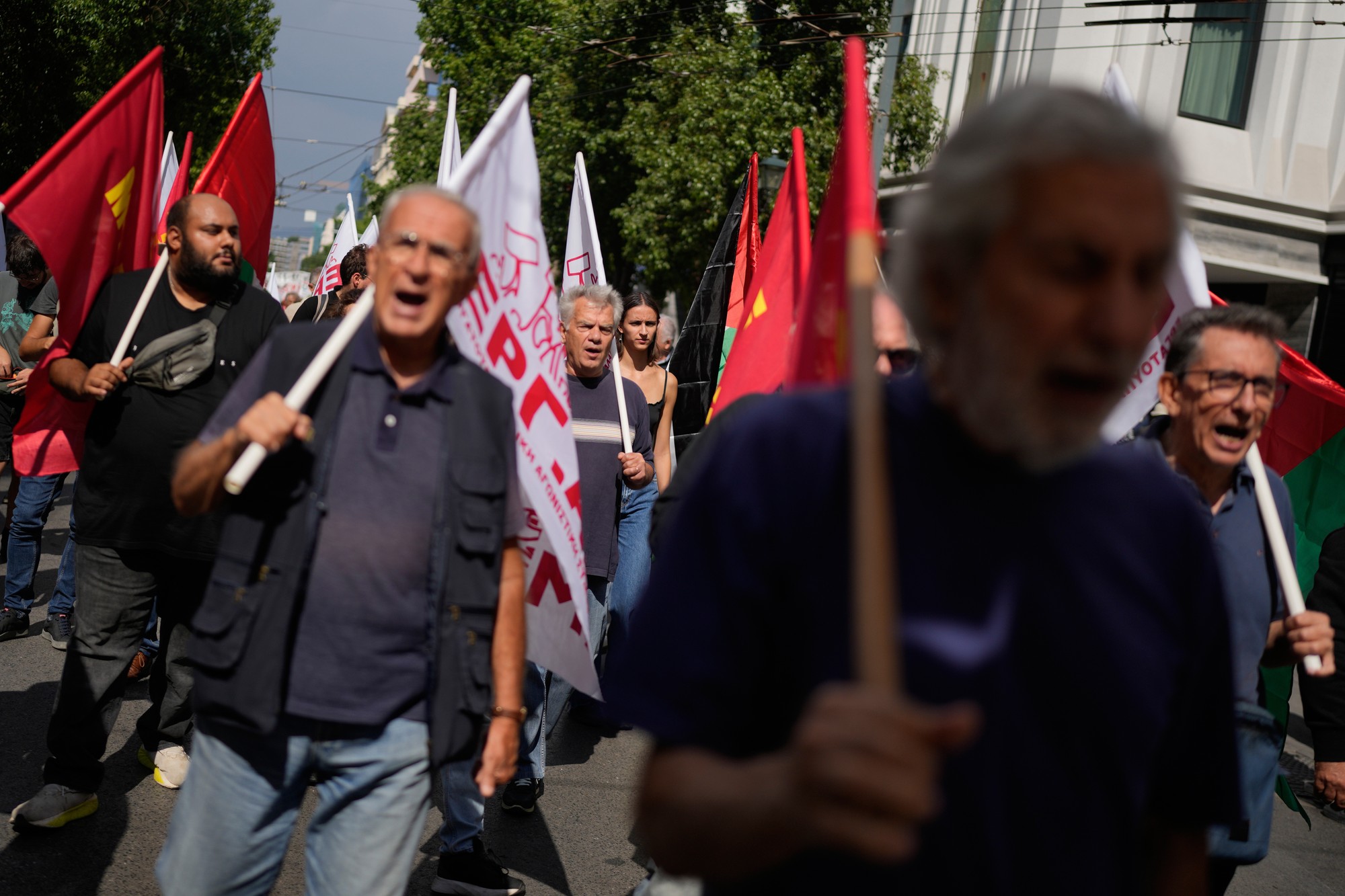Protesty v Grécku pokračujú. 