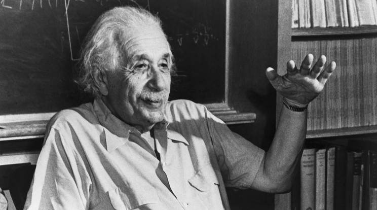 Albert Einstein éppen informális szemináriumot tart néhány kiválasztott számára. Elmondhatjuk, hogy a tudós semmi esetre sem volt a buta ötletek ügyvédje / Fotó: Getty Images