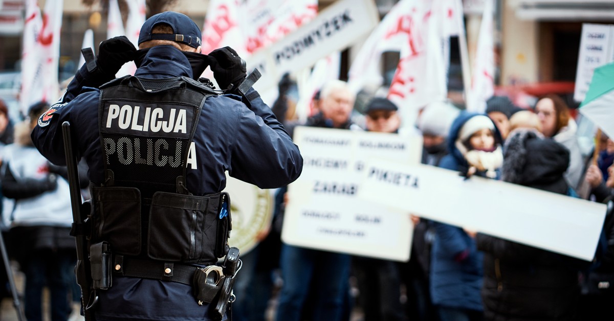 Nagrody w Policji na Święto Niepodległości 2025. Znamy kwoty – choćby 1200 zł dla funkcjonariuszy