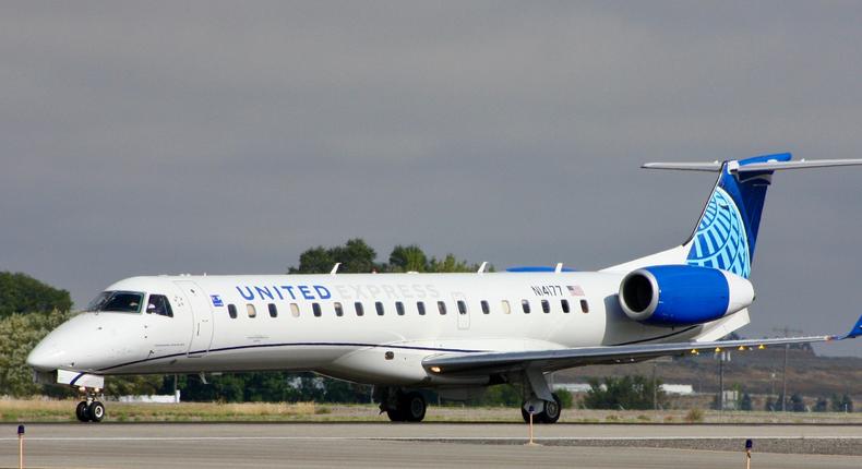 United Embraer 145.