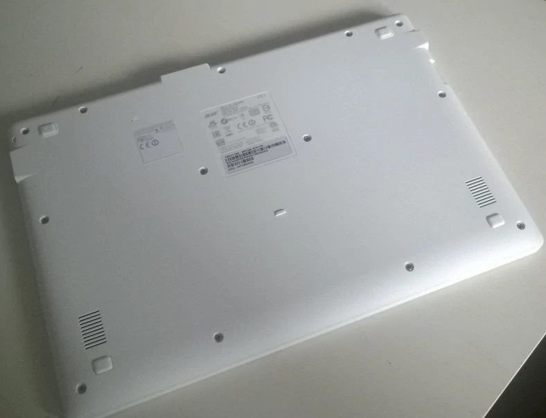 Chromebook Acer CB5-311 - dół