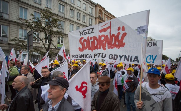 Tylko Solidarność zyskuje na reformie związkowej. "Promuje model centrali, która współpracuje z rządem"