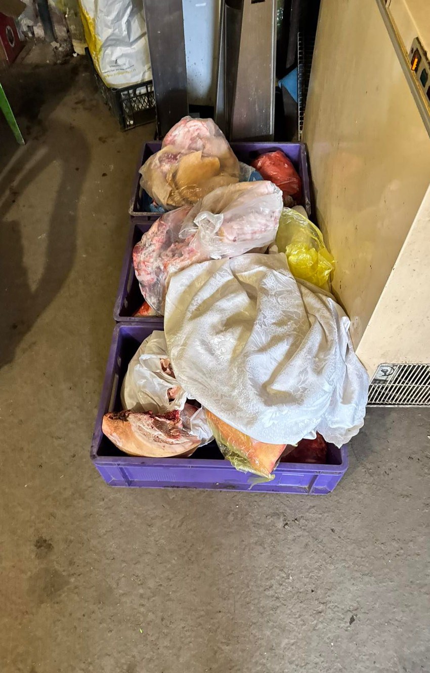 Meso zaplenjeno u ilegalnoj klanici