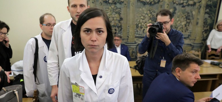 "Fakt" wytyka rządowi: Będą podwyżki dla pracowników IPN, a dla młodych lekarzy nie ma