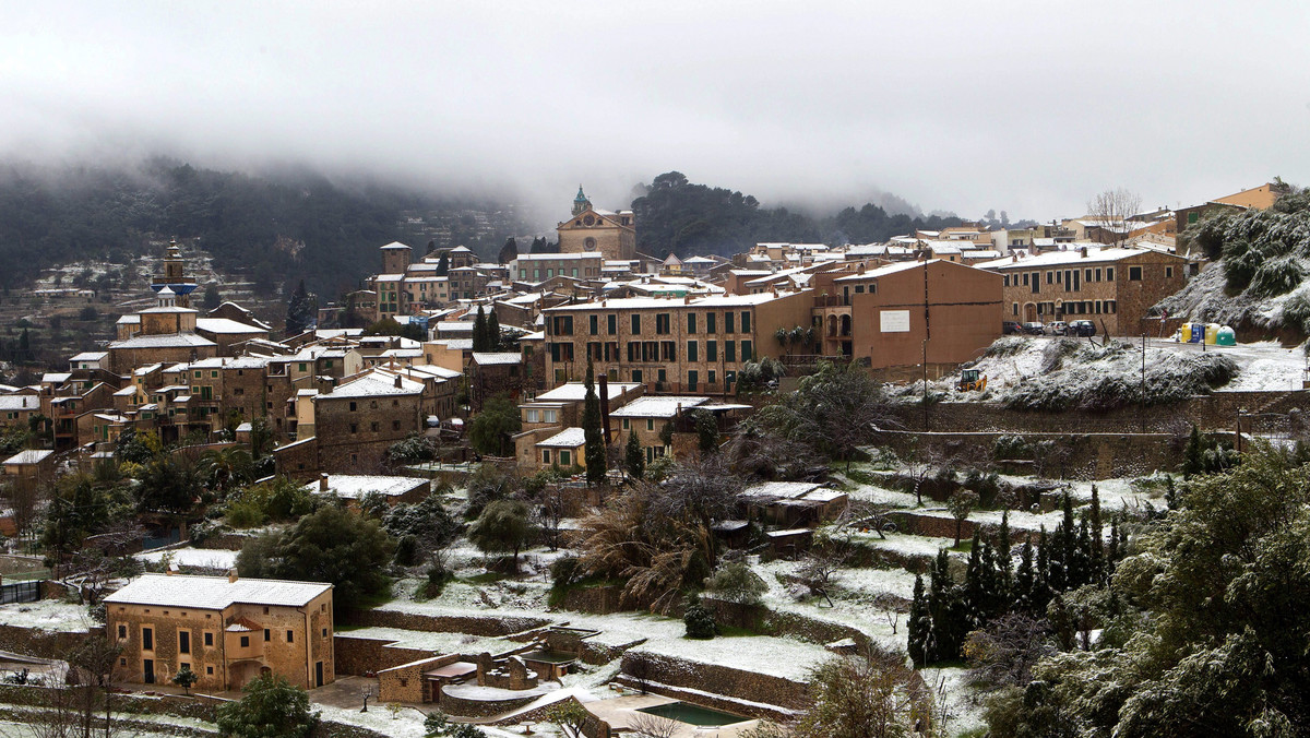 SPAIN WEATHER (SNOW IN PALMA DE MALLORCA)