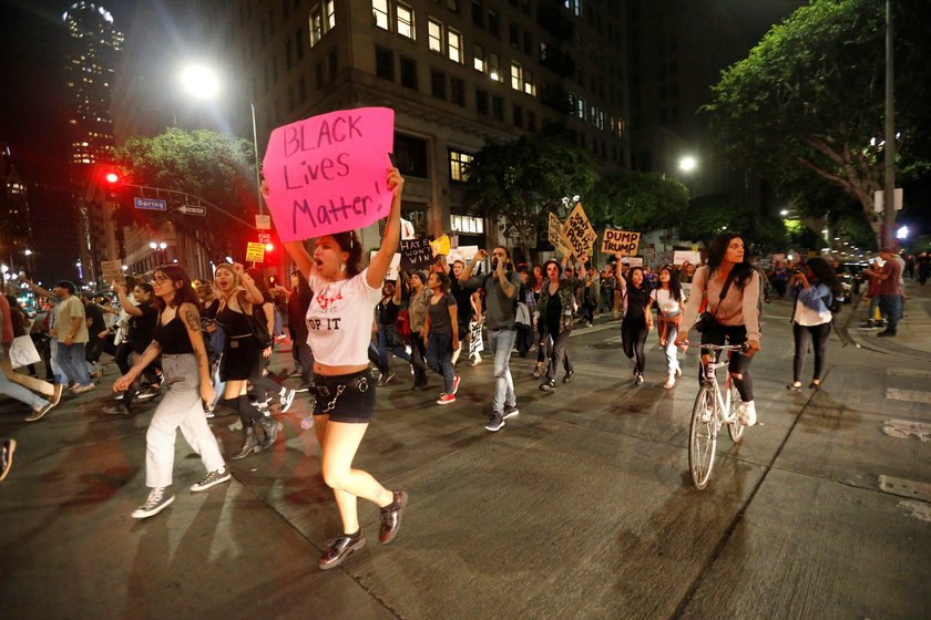 Demonstranci w Los Angeles