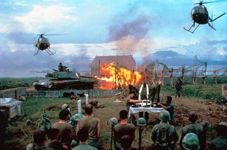 12. 'Uwielbiam zapach napalmu o poranku...' ('I love the smell of napalm in the morning')