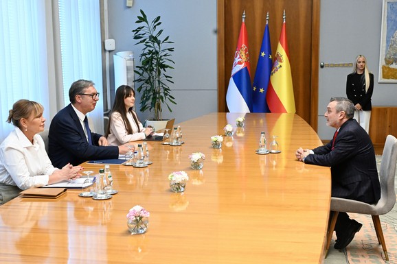 Vučić primio ambasadore Španije i Azerbejdžana u oproštajnu posetu