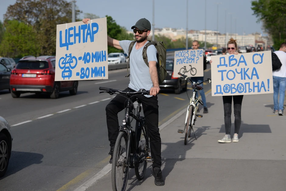 Prevari gužvu sedi na bajs!