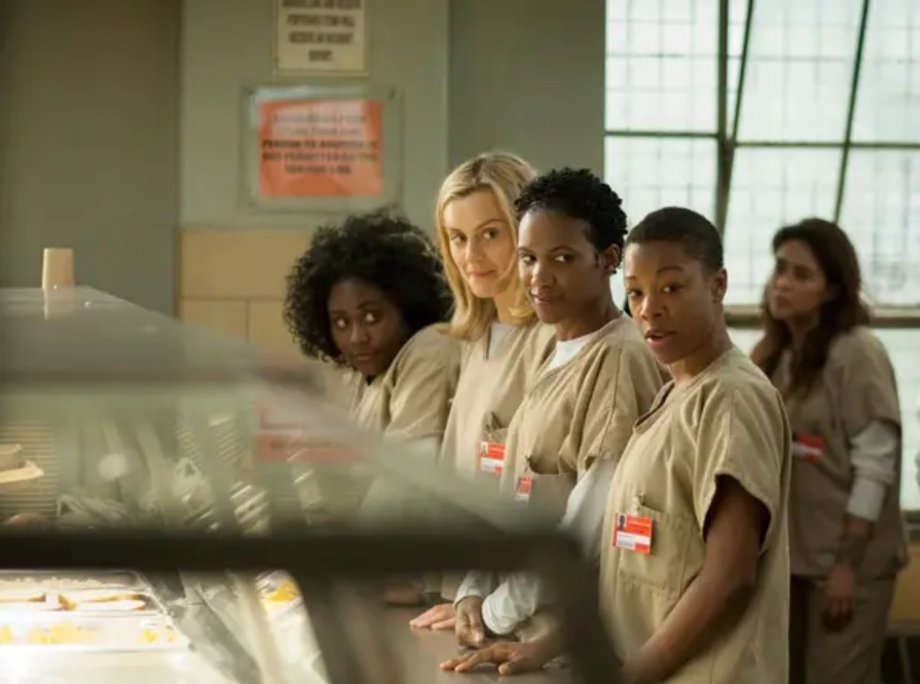 "Orange Is the New Black" był jednym z pierwszych oryginalnych seriali Netfliksa, które zdobyły popularność w czasach, gdy ten serwis przodował w produkcjach telewizyjnych. 