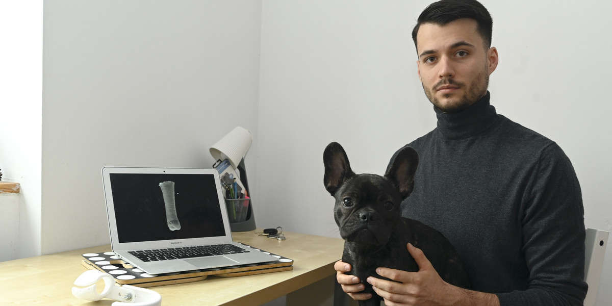 Maciej Szczepański, student 6. roku weterynarii, tworzy protezy dla psów