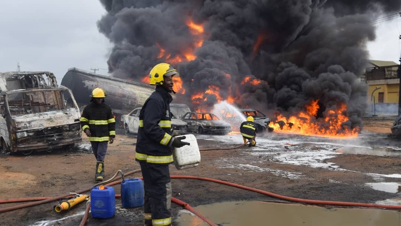 2 bodies recovered from scene of fresh Lagos pipeline explosion/Illustrative photo [Twitter@MobilePunch]