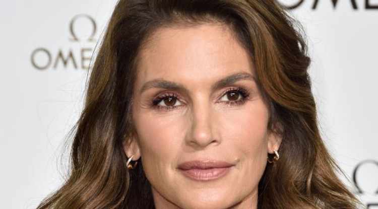 Hihetetlenül szexi képek készültek Cindy Crawford-ról