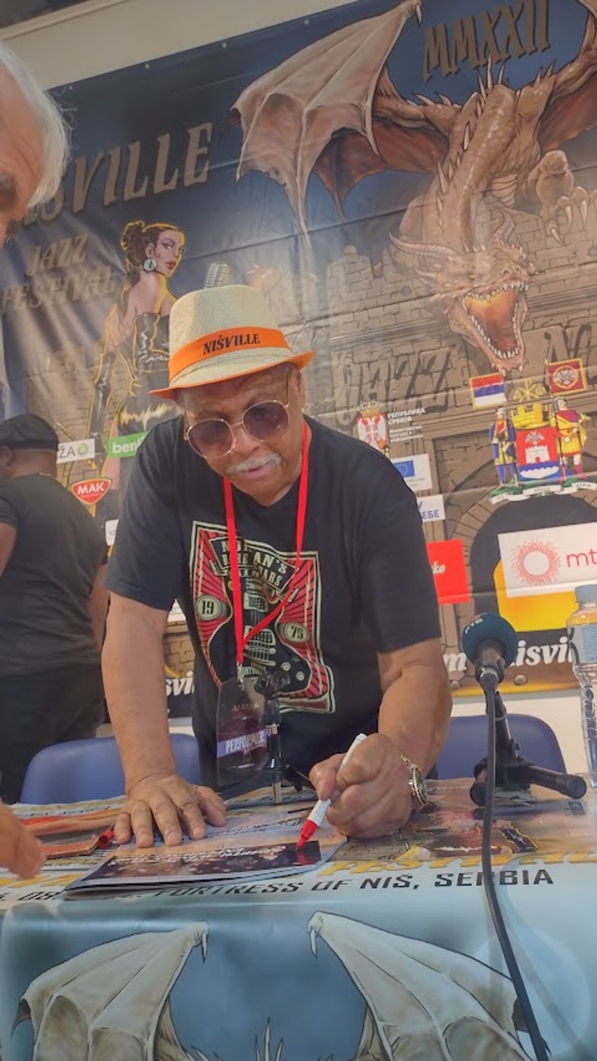 Al Mekej je dobitnik više Gremi nagrada 