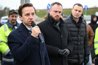 Bosak: Przewoźnicy i rolnicy zostali zdradzeni przez rząd