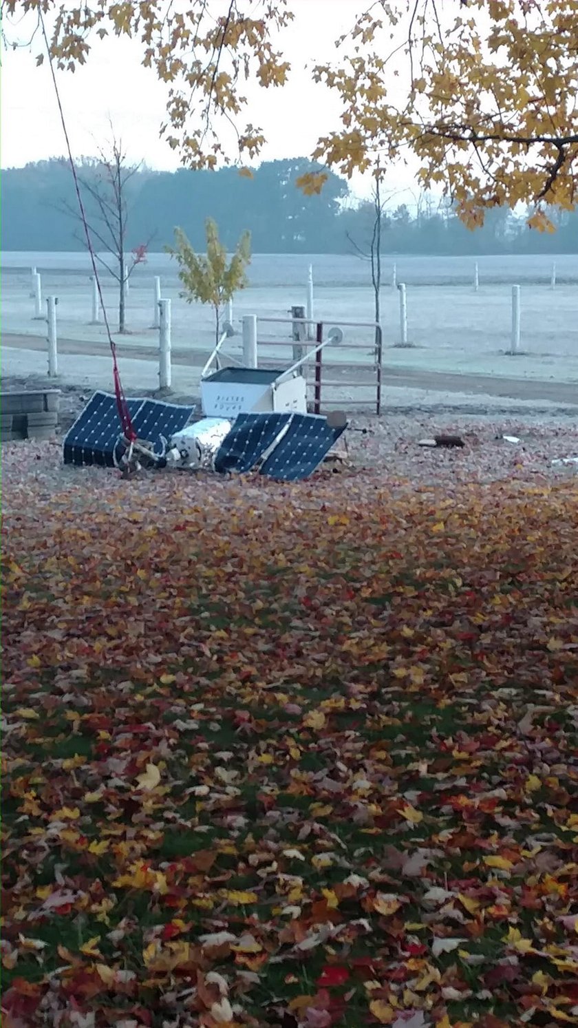 Satelita wpadł im do ogródka. Małżeństwo przeżyło szok