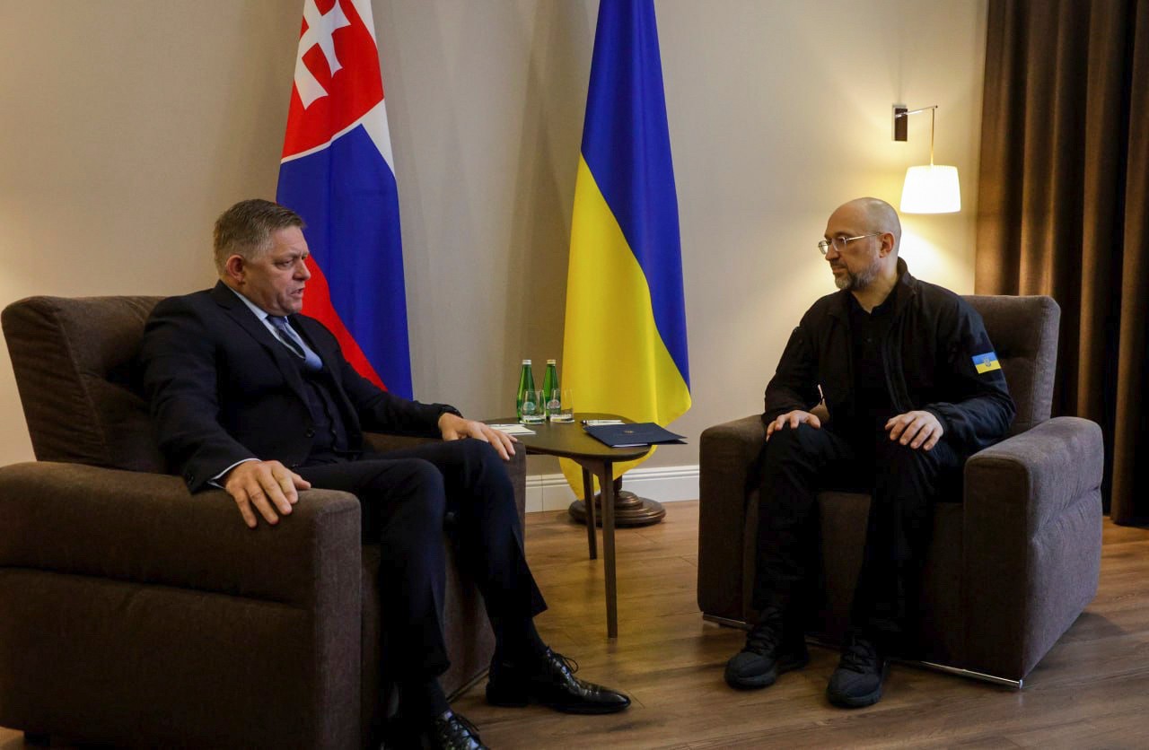 Predseda vlády SR Robert Fico sa stretol s ukrajinským premiérom Denysom Šmyhaľom.