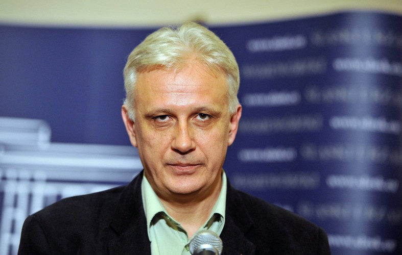 Człowiek, który w imieniu strony społecznej podpisał z przedstawicielami rządu niedawne porozumienie dotyczące przyszłości branży górniczej w Polsce. Dokument jest jego wielkim sukcesem. Zdaniem komentatorów Kolorz i jego koledzy z górniczych związków osiągnęli wszystko, co osiągnąć chcieli. Z kolei strona rządowa wycofała się z wszystkiego, co wcześniej proponowała. Podpisanie porozumienia jeszcze bardziej umocniło pozycję Kolorza w Solidarności i – jak twierdzą niektórzy – zrobiło z niego realnego konkurenta dla szefa związku Piotra Dudy. Według niektórych teorii to politycy PO tworzący zaplecze rządu starali się tak wysoko wywindować Kolorza, by stał się przeciwwagą dla sprzyjającego PiS przewodniczącego Solidarności.
Wśród górników Kolorz już od wielu lat miał ugruntowaną pozycję – był niekwestionowanym wodzem dla związkowców ze skrajnie różnych organizacji. Także jego wpływ na śląską politykę był ogromny, a teraz zapewne jeszcze wzrośnie. Publicyści nie raz pisali o szefie górniczej Solidarności jako o człowieku, który dowolnie ustawia polityków i ma niemały wpływ na obsadę najważniejszych stanowisk w branży.<br> (bam)

<br><br>Fot. Rafał Klimkiewicz / EDYTOR.net / NEWSPIX.PL