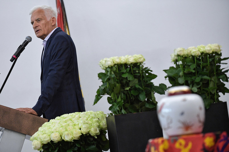 Jerzy Buzek na pogrzebie Kory