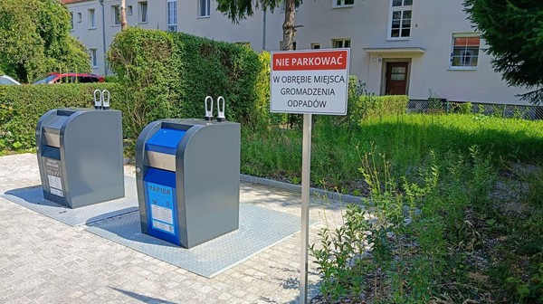 Nowoczesne kubły na śmieci na Sępolnie