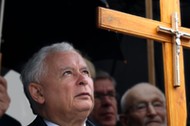 Jarosław Kaczyński krzyż kościół