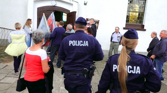 Awantura pod kościołem w Mielęcinie. Interweniowała policja