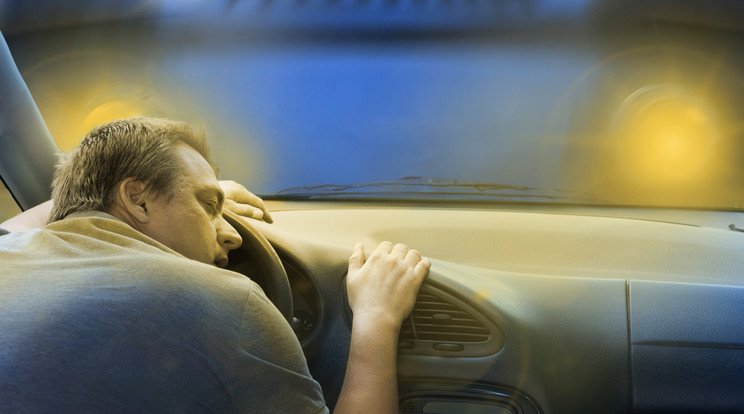 Elaludt a kamion volánjánál (képünk illusztráció) / Fotó: Shutterstock