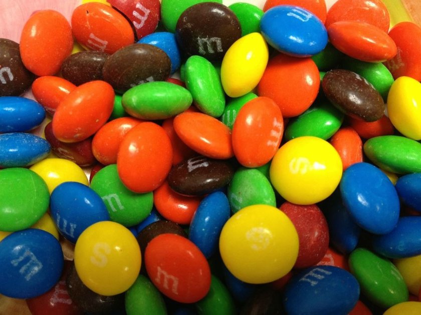 2. Wymieszkaj Skittles z M&amp;amp;M’s