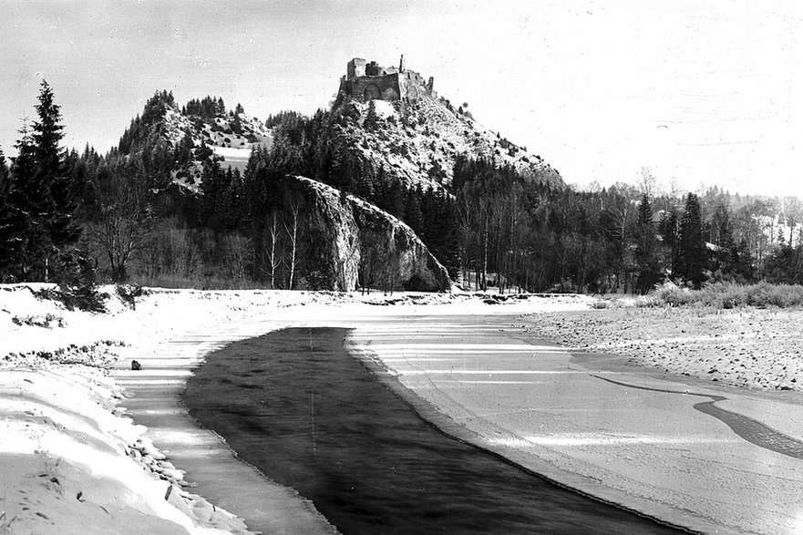 Zamek w Czorsztynie w 1931 r., przed utworzeniem sztucznego