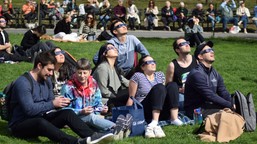 w 2026 roku na polskim niebie zobaczymy jedno z najbardziej widowiskowych zjawisk. takie chwile zdarzają się niezwykle rzadko