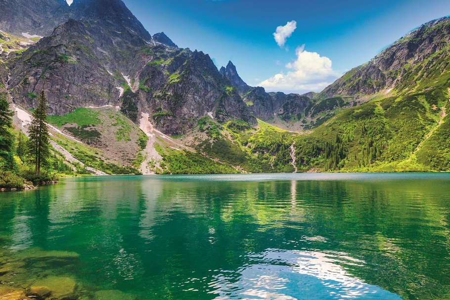 Piesze marszruty, bieganie albo wspinaczka. Nie tylko Tatry dostarczają wielu możliwości aktywnego wypoczynku