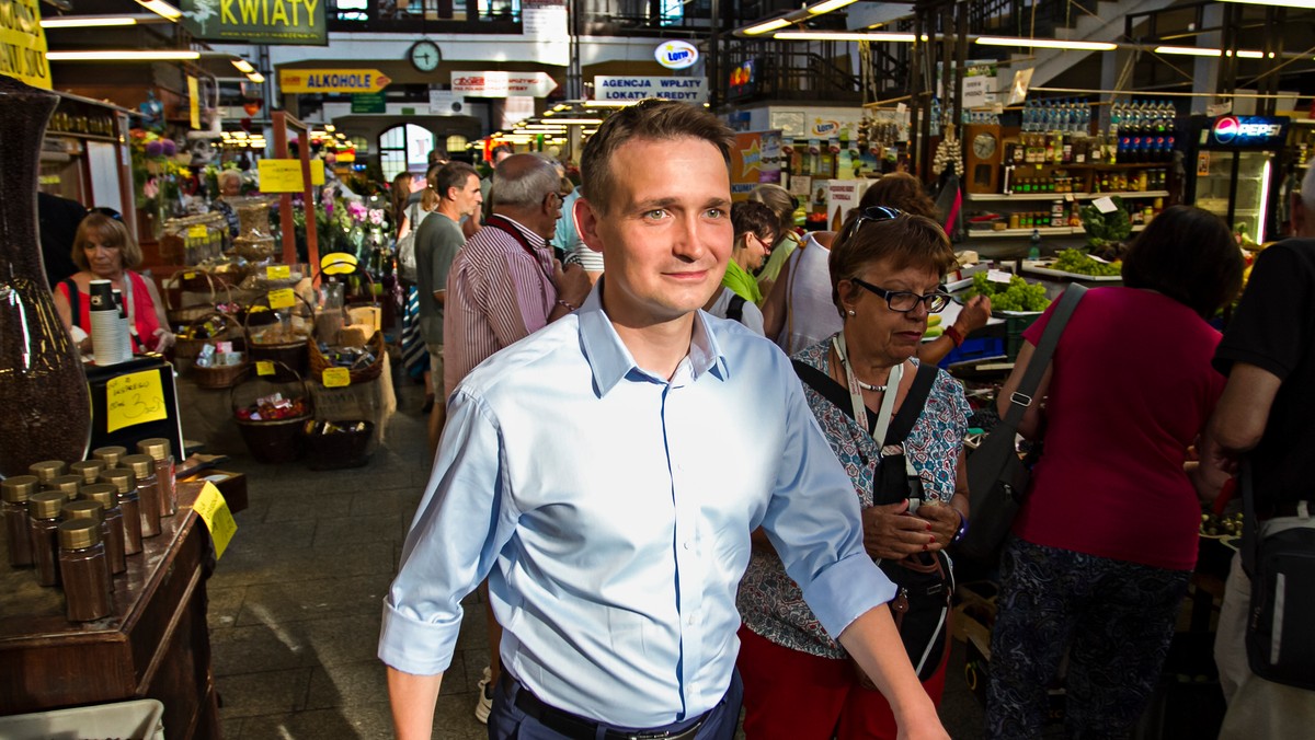 Część działaczy Platformy Obywatelskiej w dalszym ciągu nie może się pogodzić z decyzją o rozwiązaniu dolnośląskich, wrocławskich i jeleniogórskich struktur PO. Grupa polityków z Michałem Jarosem na czele zapowiedziała dziś, że odwoła się od decyzji zarządu krajowego. Wydaje się, że konflikt w PO coraz bardziej się zaostrza.