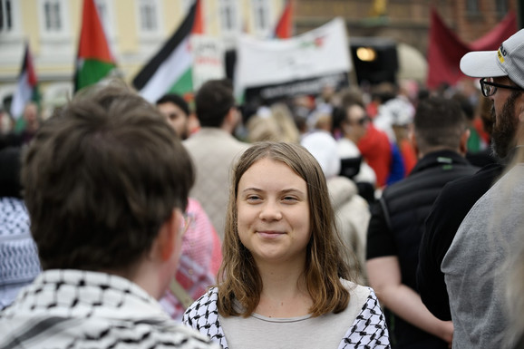 "OVI PROTESTI BI TREBALO DA BUDU SVUDA" Greta Tunberg na propalestinskim demonstracijama u Malmeu uoči druge večeri Evrovizije